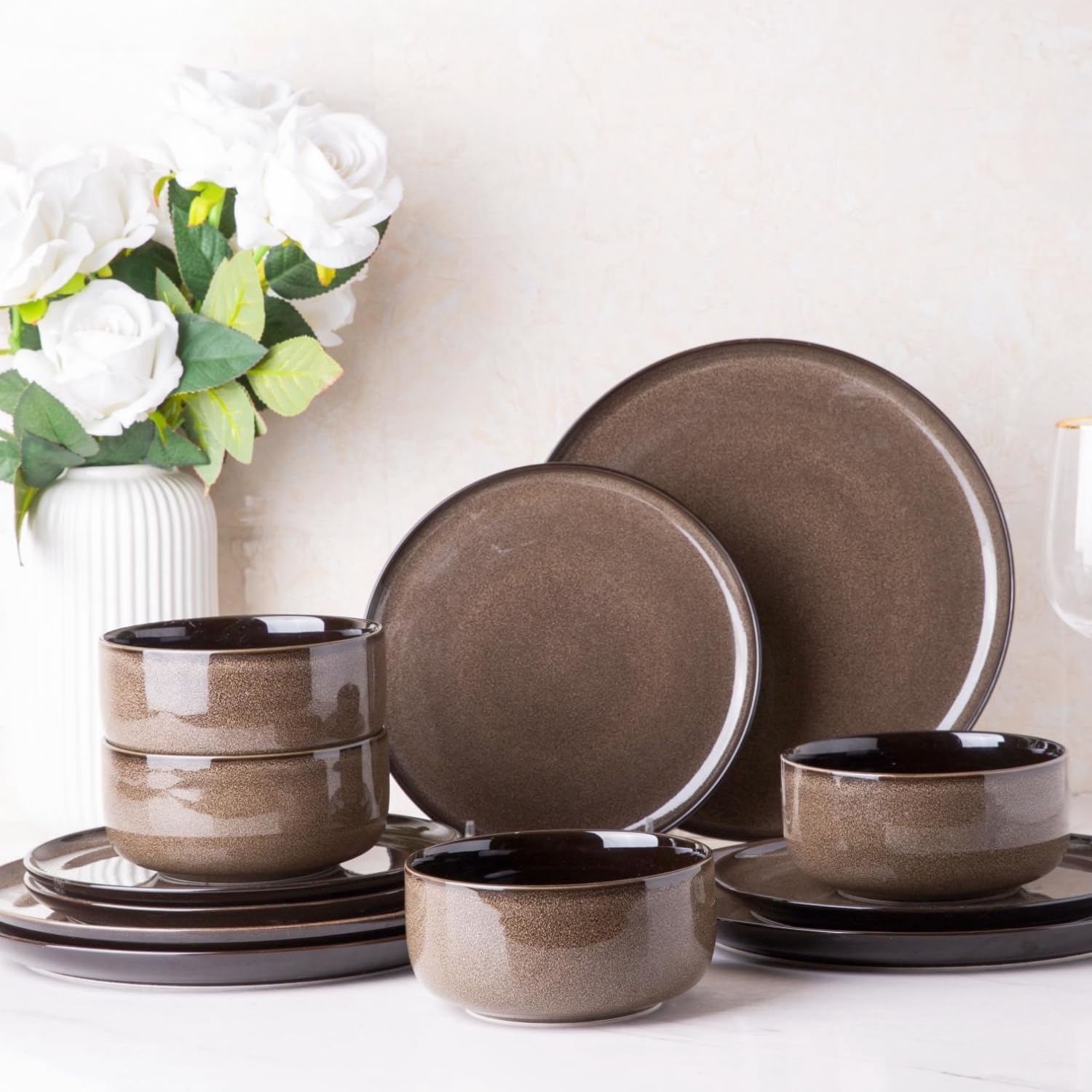 LeRatio Dinner Set for 6, 18 Piece Stoneware Plates and Bowls Set, Chip & Scratch Resistant Reactive Glazed Dinnerware Set, Dishwasher & Microwave Safe Crockery Set (Cappuccino, Service for 6)