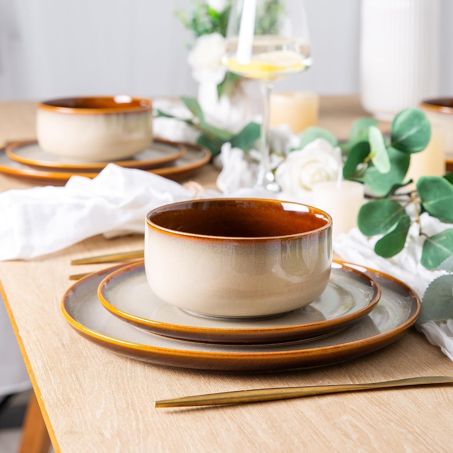 LeRatio Dinner Set for 6, 18 Piece Stoneware Plates and Bowls Set, Chip & Scratch Resistant Reactive Glazed Dinnerware Set, Dishwasher & Microwave Safe Crockery Set (Cappuccino, Service for 6)