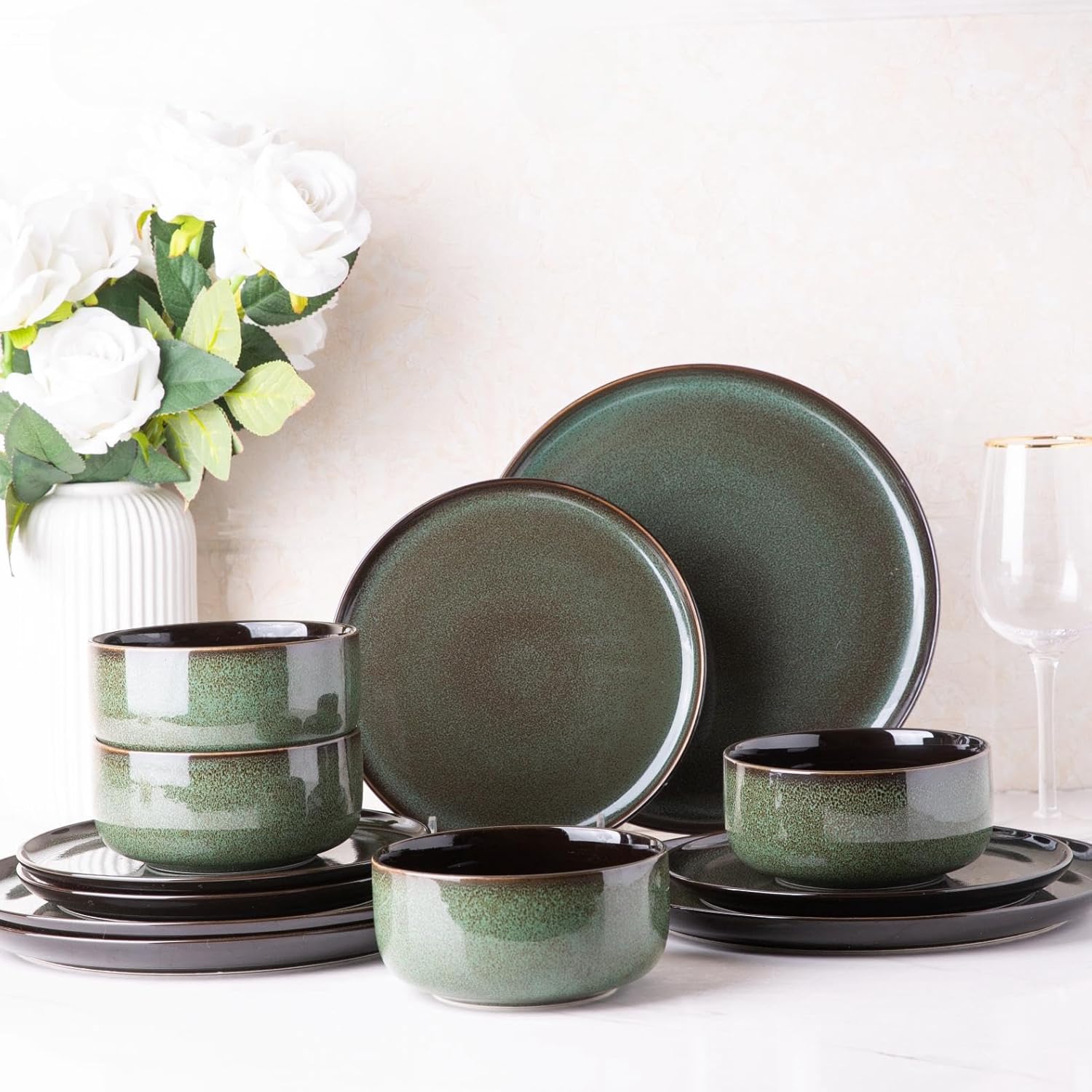 LeRatio Dinner Set for 6, 18 Piece Stoneware Plates and Bowls Set, Chip & Scratch Resistant Reactive Glazed Dinnerware Set, Dishwasher & Microwave Safe Crockery Set (Cappuccino, Service for 6)