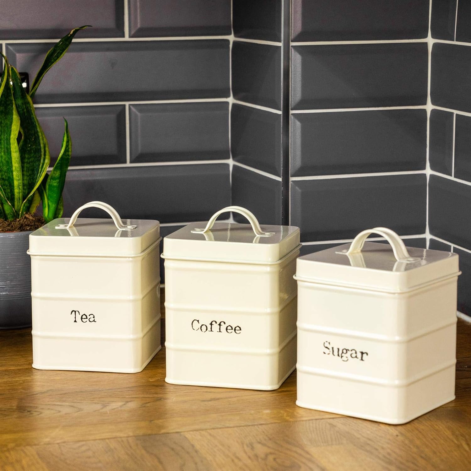 Harbour Housewares Metal Tea Canister - Cream - Pack of 1 - Vintage Metal Kitchen Storage Loose Tea Caddy Preserve Food Tin Bin Container Jars Airtight Lid