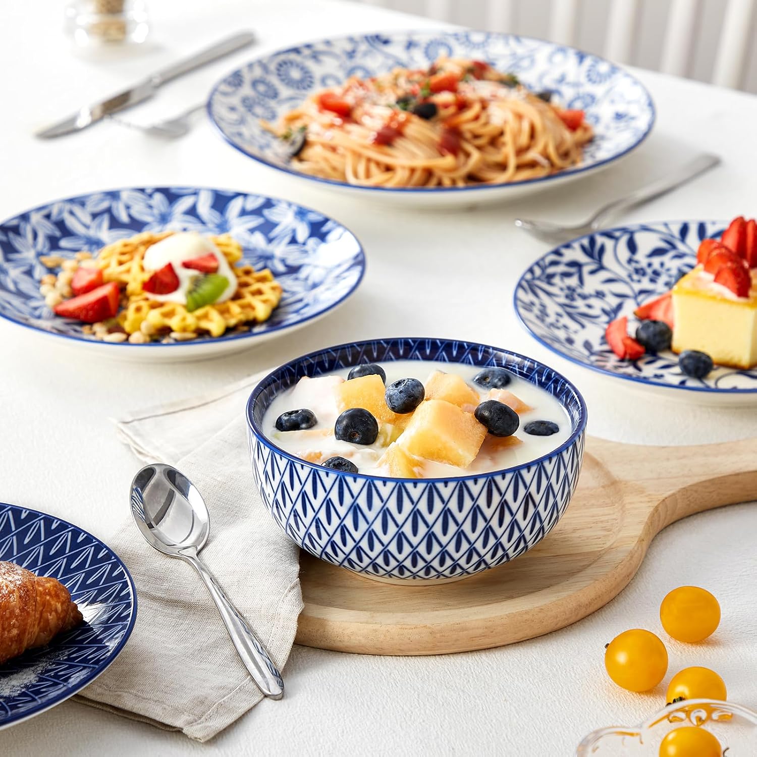 vancasso Selene Dinner Set for 4, 12 Pieces Porcelain Vintage Blue Plates and Bowls Set Kitchen Dinnerware Sets Crockery Set, Mircowave and Dishwasher Safe Dishes Set